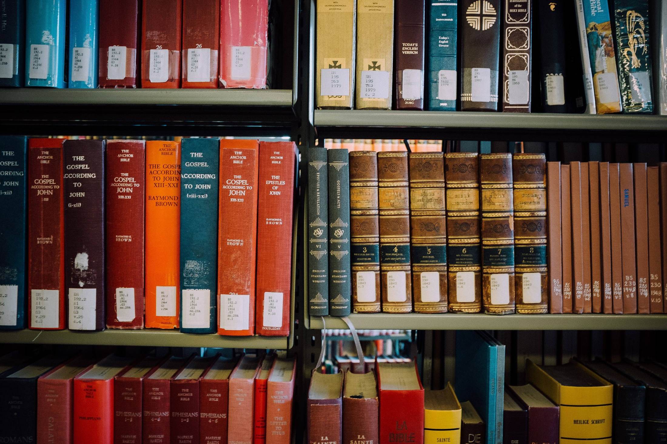 Tightly cropped shelf of uniformly bound volumes, spines aligned.